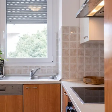 Znjan With Parking Σπλιτ