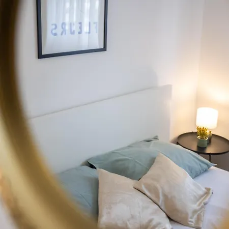 Znjan With Parking Apartamento *