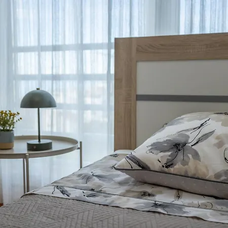 Znjan With Parking Lägenhet *